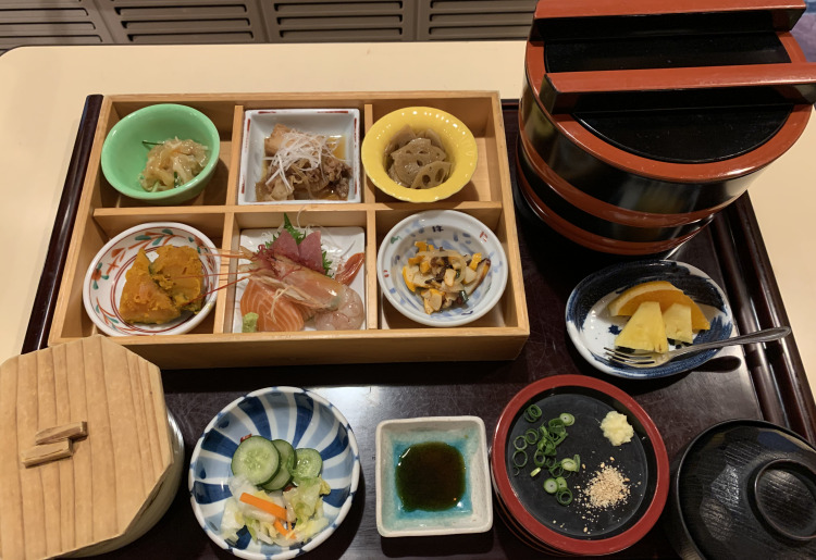 お昼の松華堂
